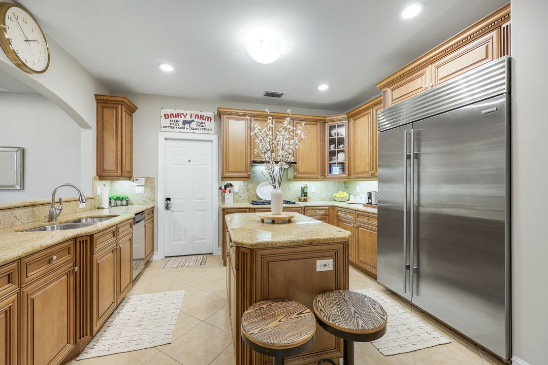 2858 Tiburon Blvd E  #101, Naples, FL 34109