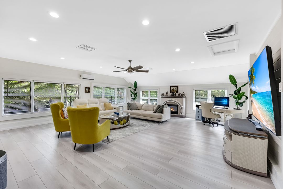 2061 Santa Barbara Blvd, Naples, FL 34116