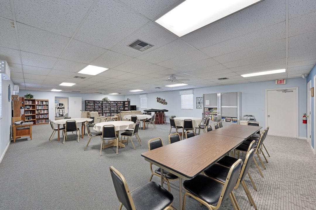 6825 Bogey Dr, Fort Myers, FL 33919