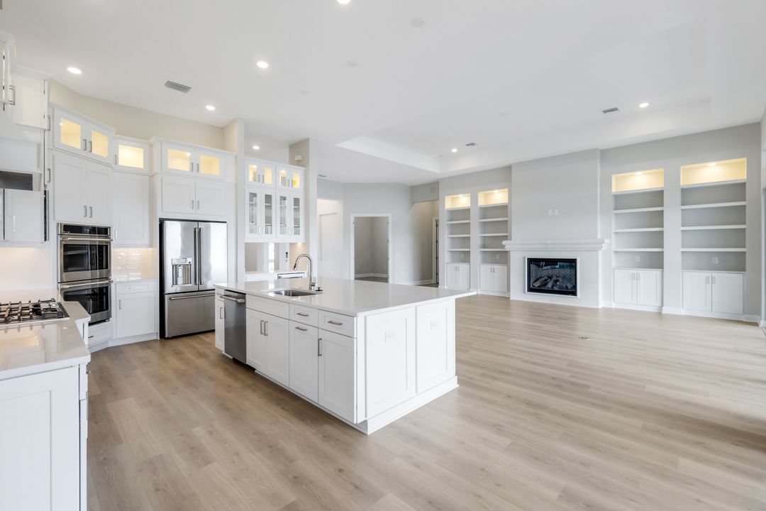 15460 Turin Dr, Naples, FL 34114