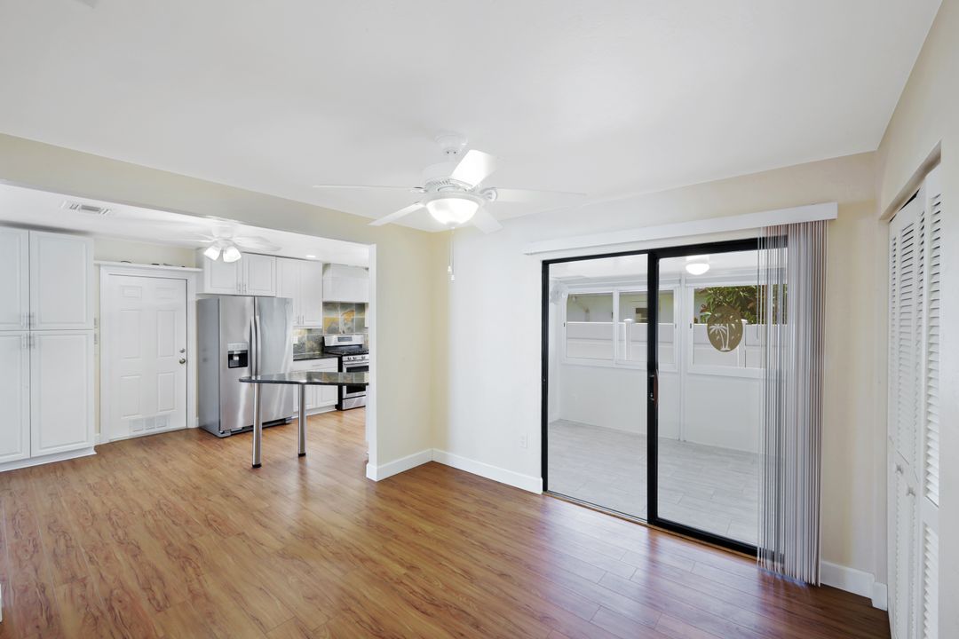 825 93rd Ave N, Naples, FL 34108