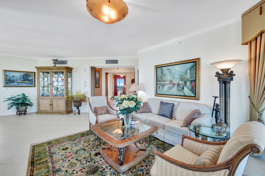 300 Dunes Blvd #1007, Naples, FL 34110