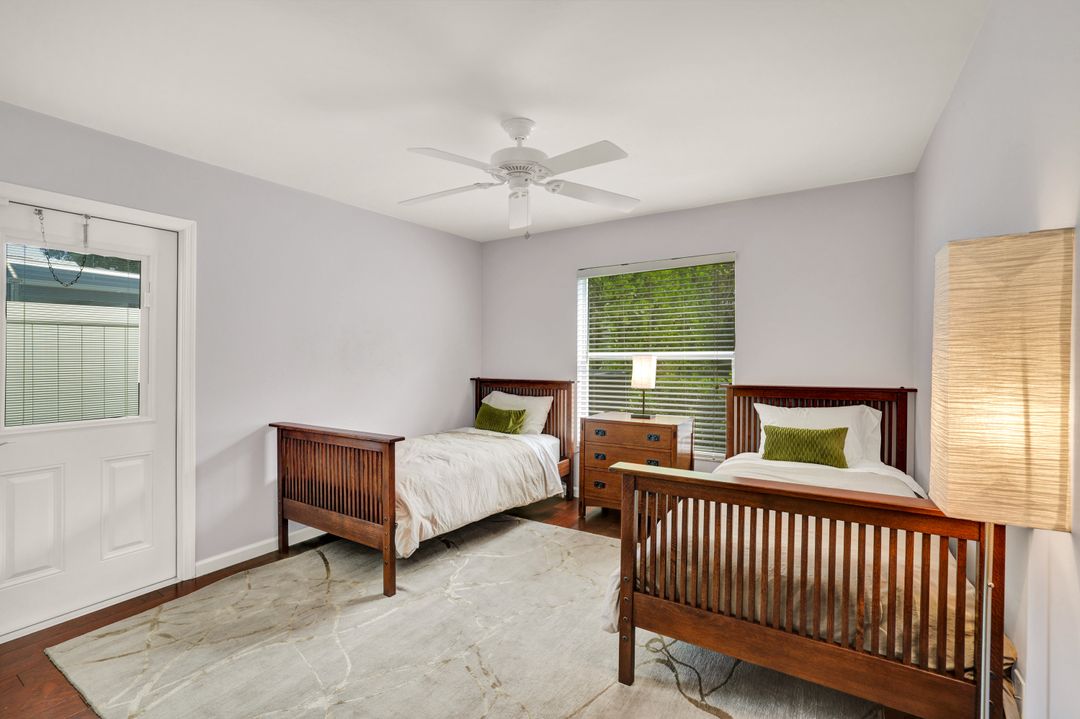 10341 Regent Cir, Naples, FL 34109