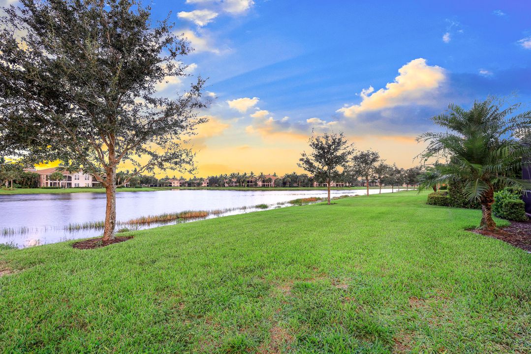 2939 Aviamar Cir, Naples, FL 34114