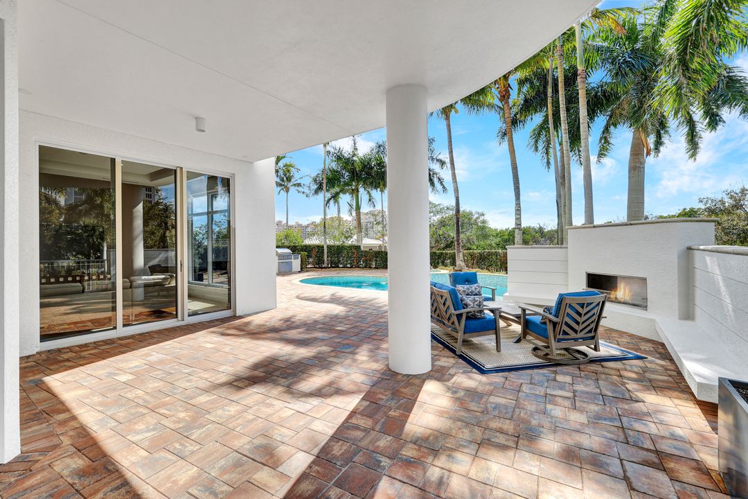 13675 Vanderbilt Dr #210, Naples, FL 34110