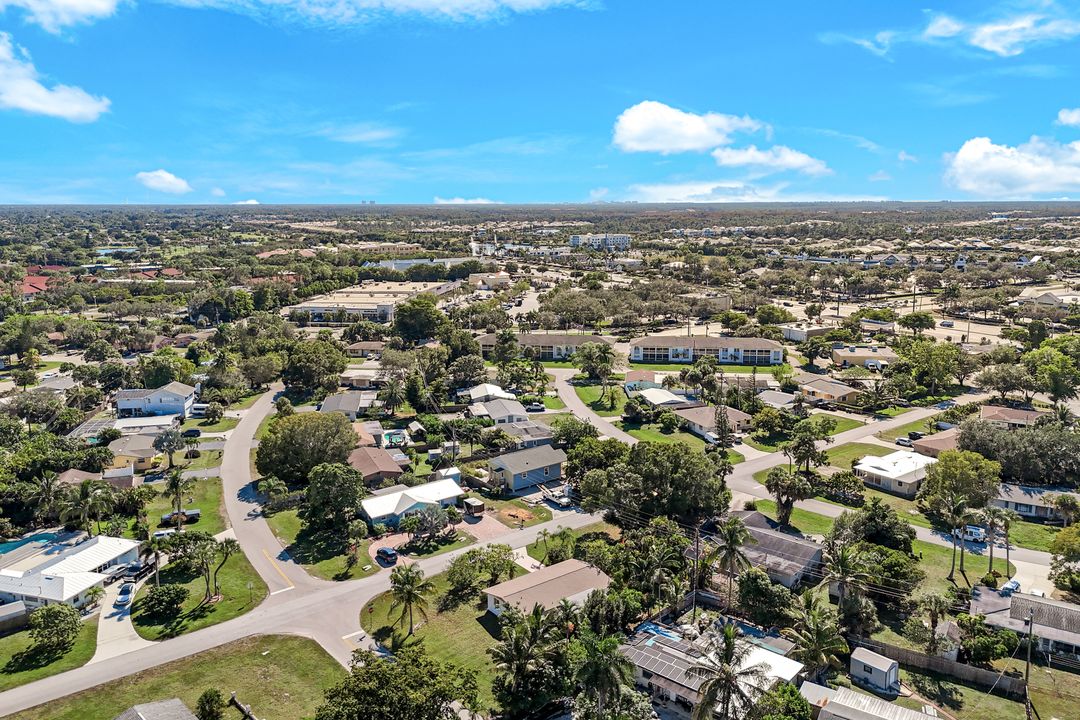 4862 Catalina Dr, Naples, FL 34112