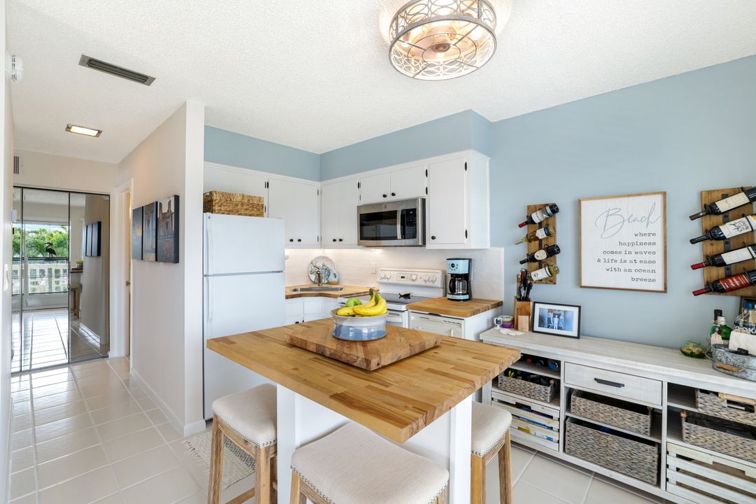 1215 Edington Pl, Marco Island, FL 34145