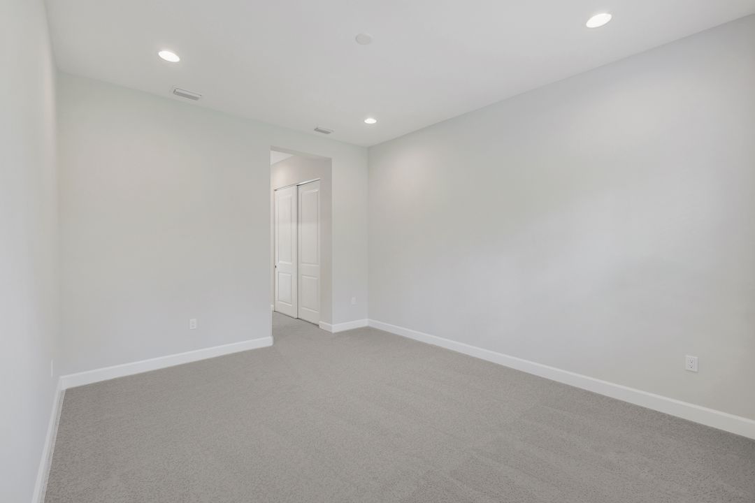 2565 Kingfisher Dr, Naples, FL 34112