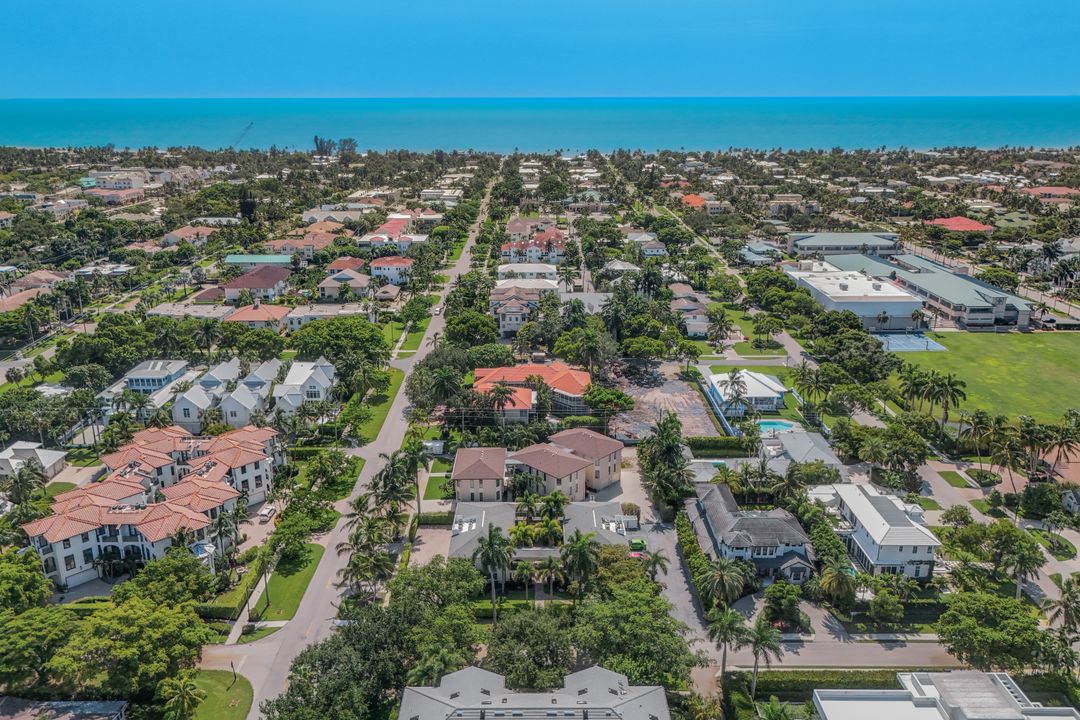 960 7th St S #105, Naples, FL 34102