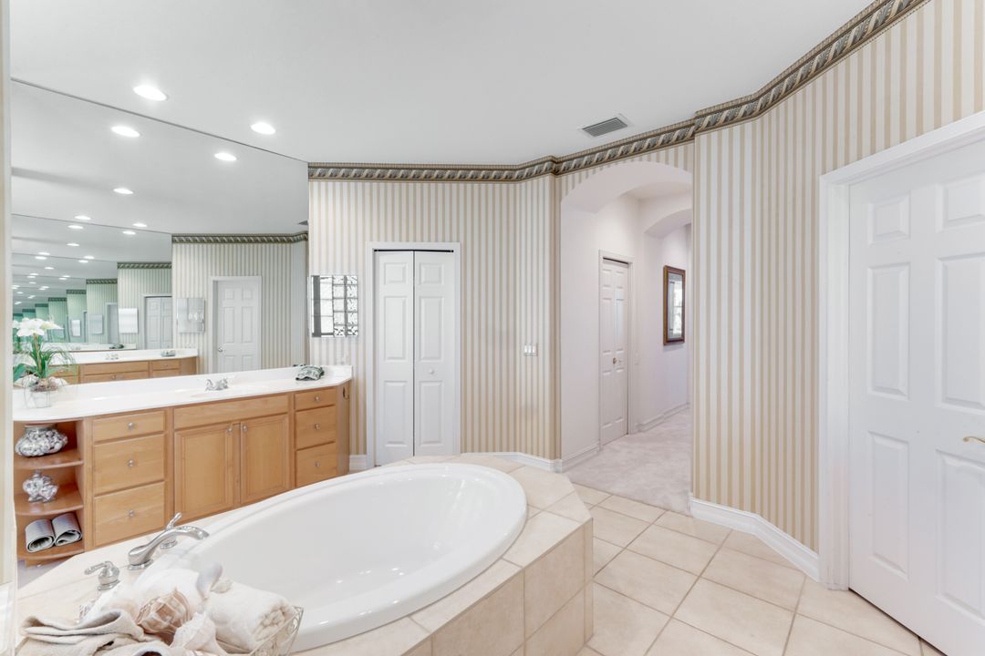 5609 Harbour Cir, Cape Coral, FL 33914