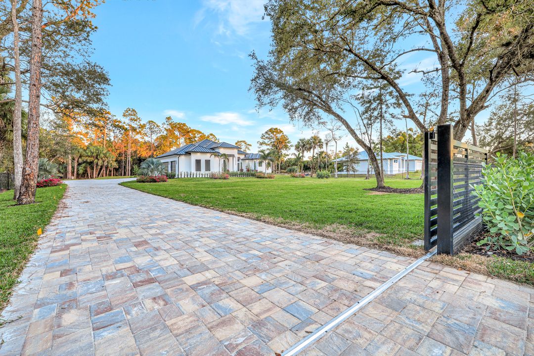 264 13th St NW, Naples, FL 34120