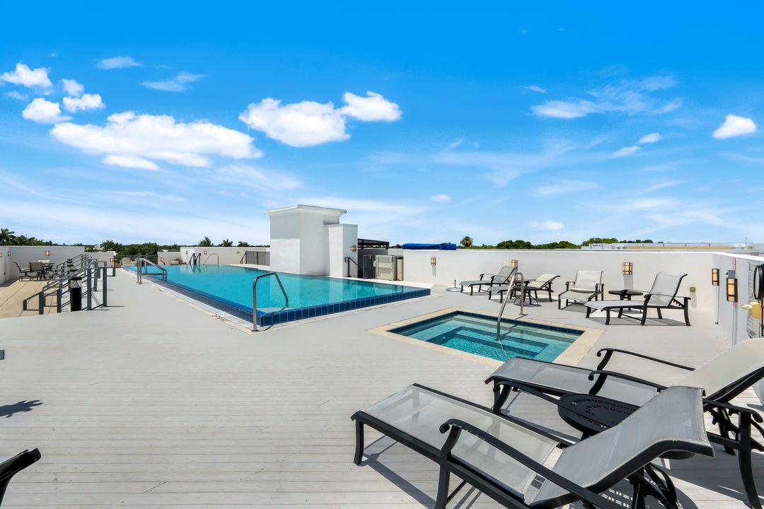 875 6th Ave S #303, Naples, FL 34102
