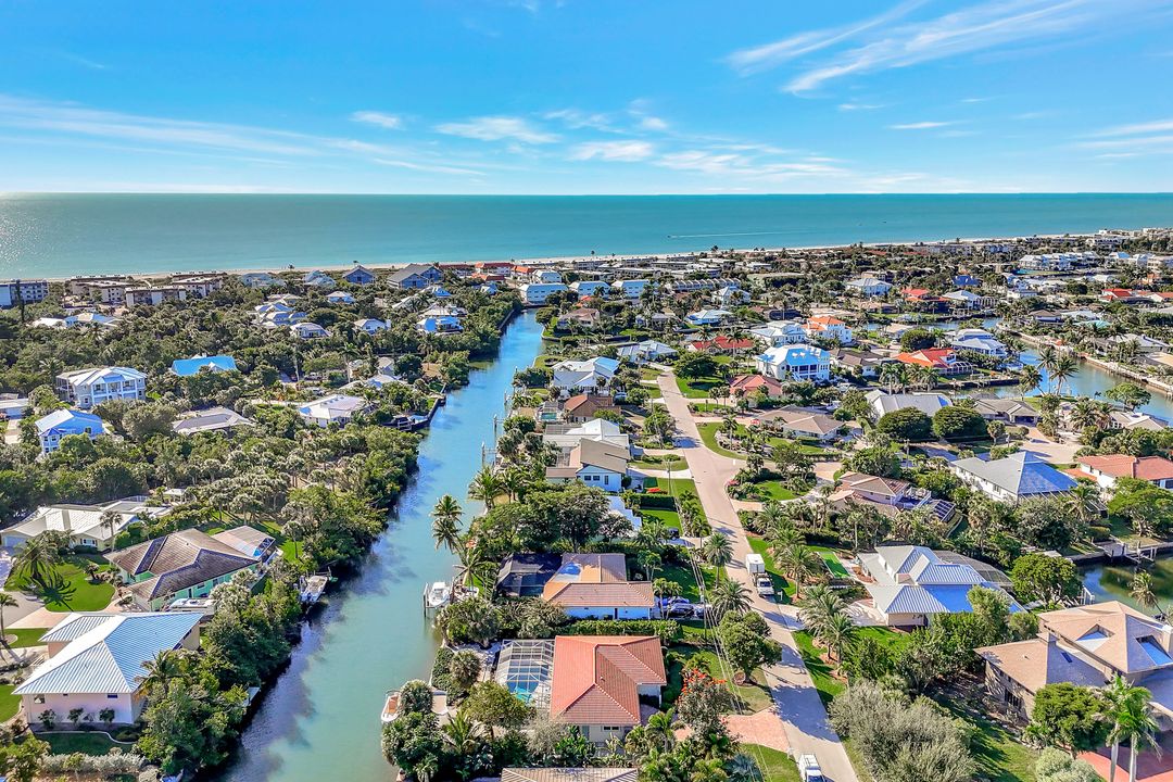 1010 Kings Crown Dr, Sanibel, FL 33957
