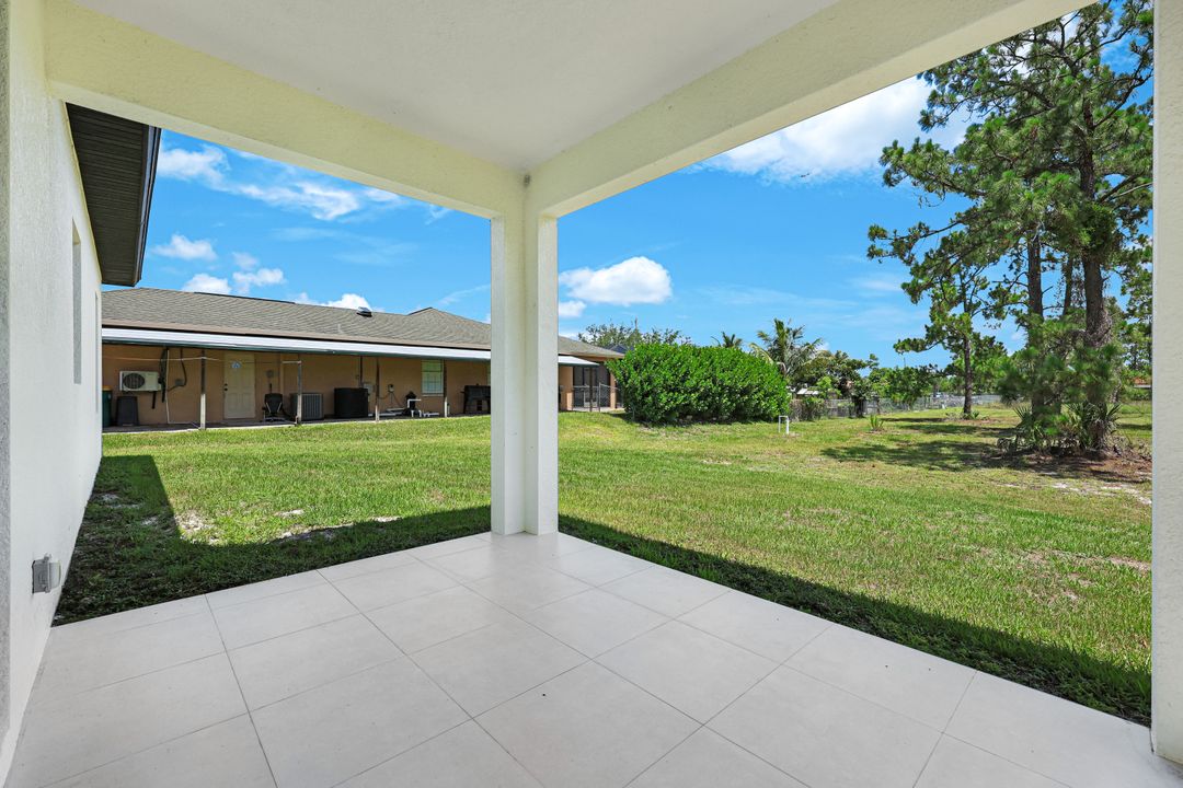 2017 47th Ave NE, Naples, FL 34120