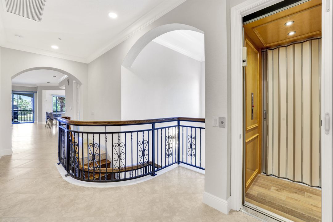 3176 Serena Ln #202, Naples, FL 34114