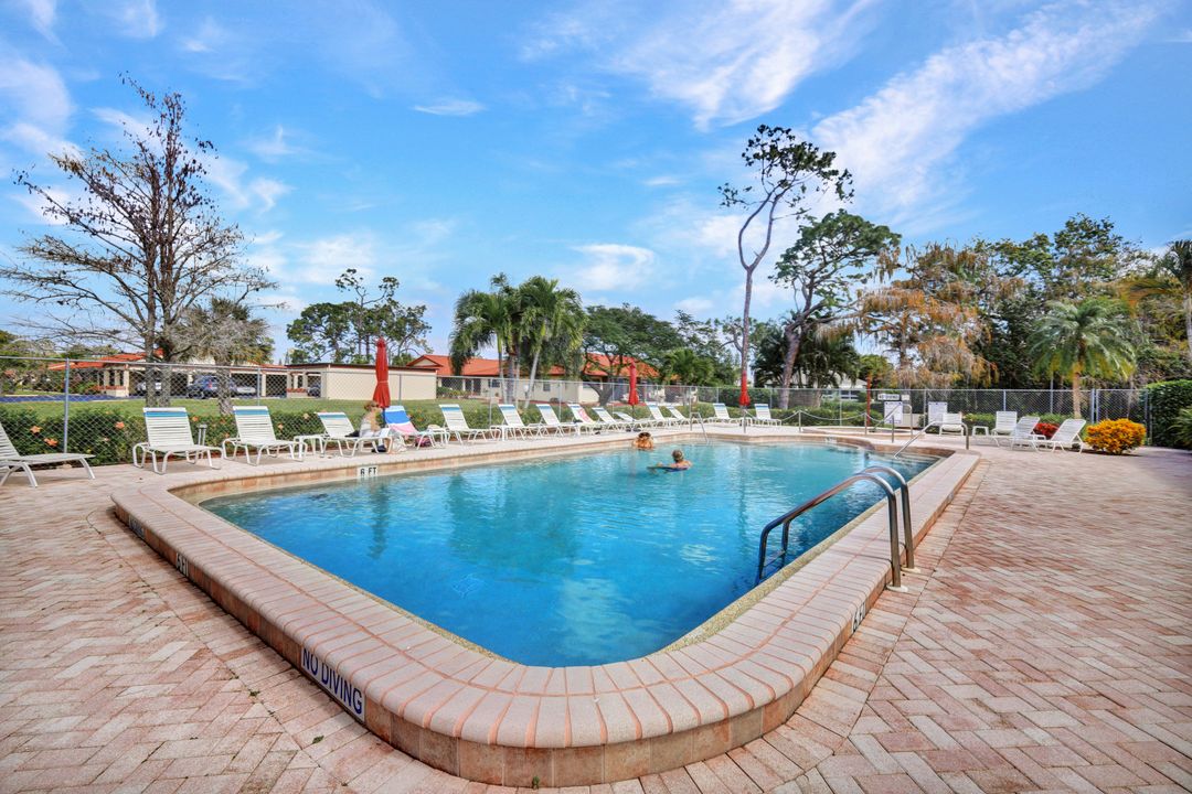 2017 Pine Isle Ln #2017, Naples, FL 34112