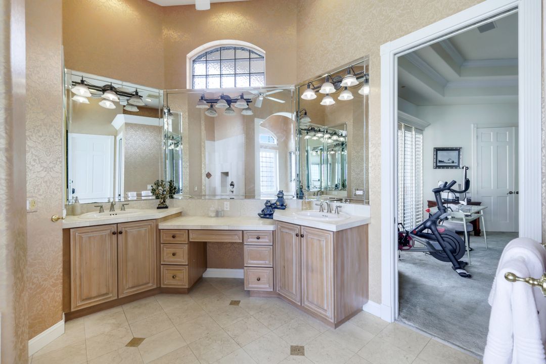 14581 Headwater Bay Ln, Fort Myers, FL 33908