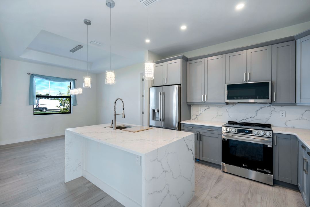 208 SW 29th Ave, Cape Coral, FL 33991