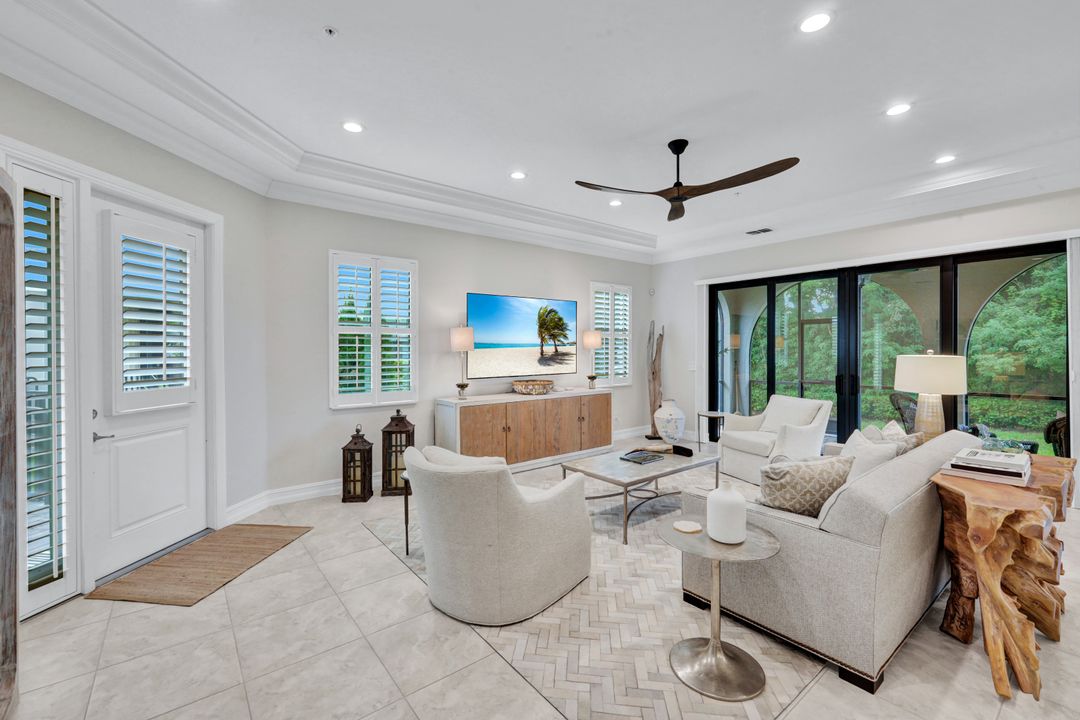 2534 Windward Ct #15-101, Naples, FL 34112