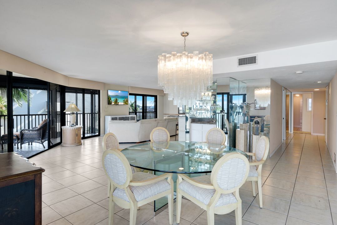 9653 Gulf Shore Dr #303, Naples, FL 34108