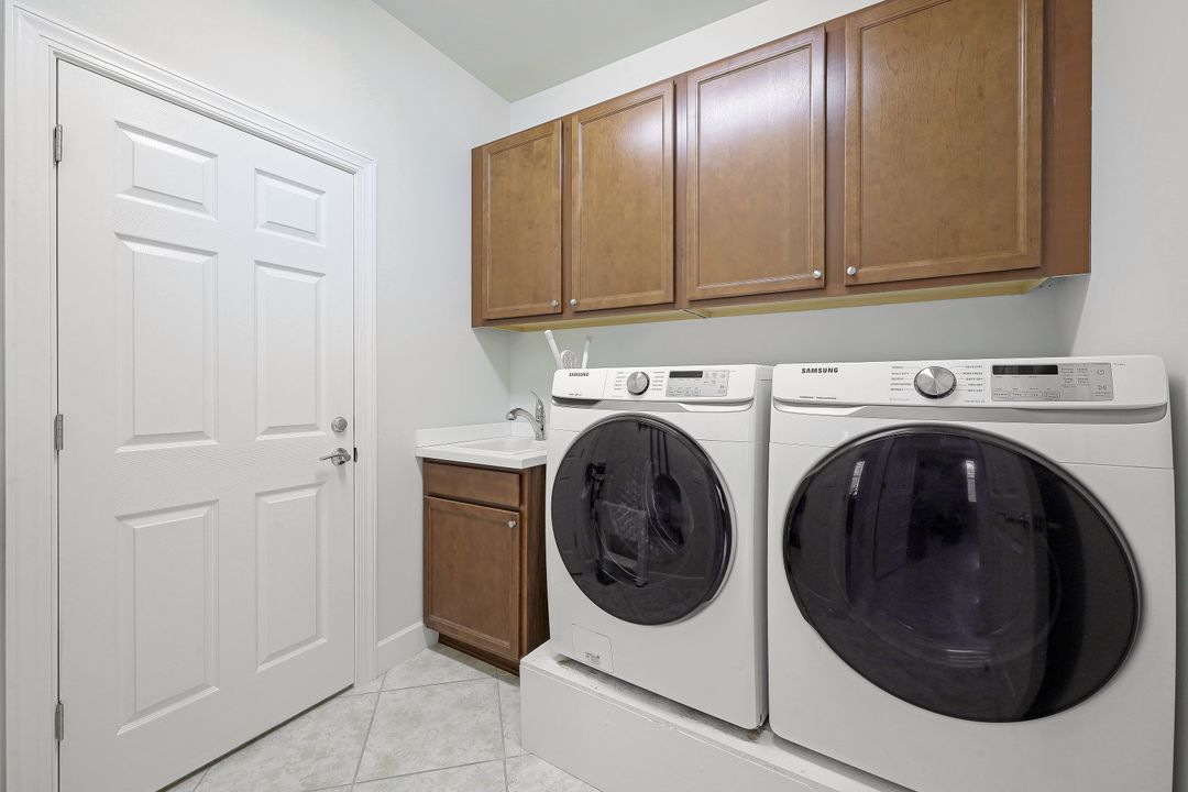 7256 Live Oak Dr, Naples, FL 34114