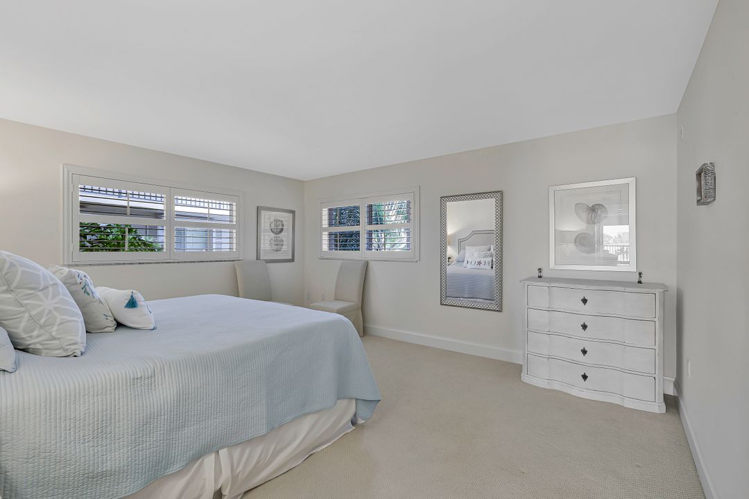 222 Harbour Dr #407, Naples, FL 34103