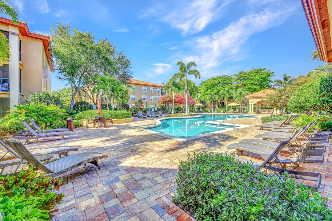 8960 Colonnades Ct E #916, Bonita Springs, FL 34135