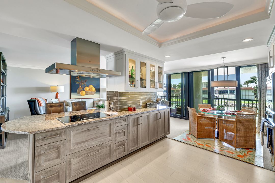 2302 Gulf Shore Blvd N, Naples, FL 34103