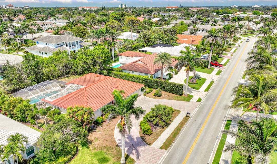 529 Neapolitan Way, Naples, FL 34103