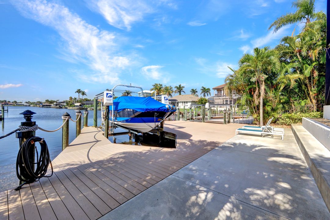 1625 El Dorado Pkwy W, Cape Coral, FL 33914