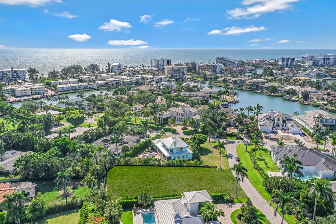 350 Rudder Rd, Naples, FL 34102
