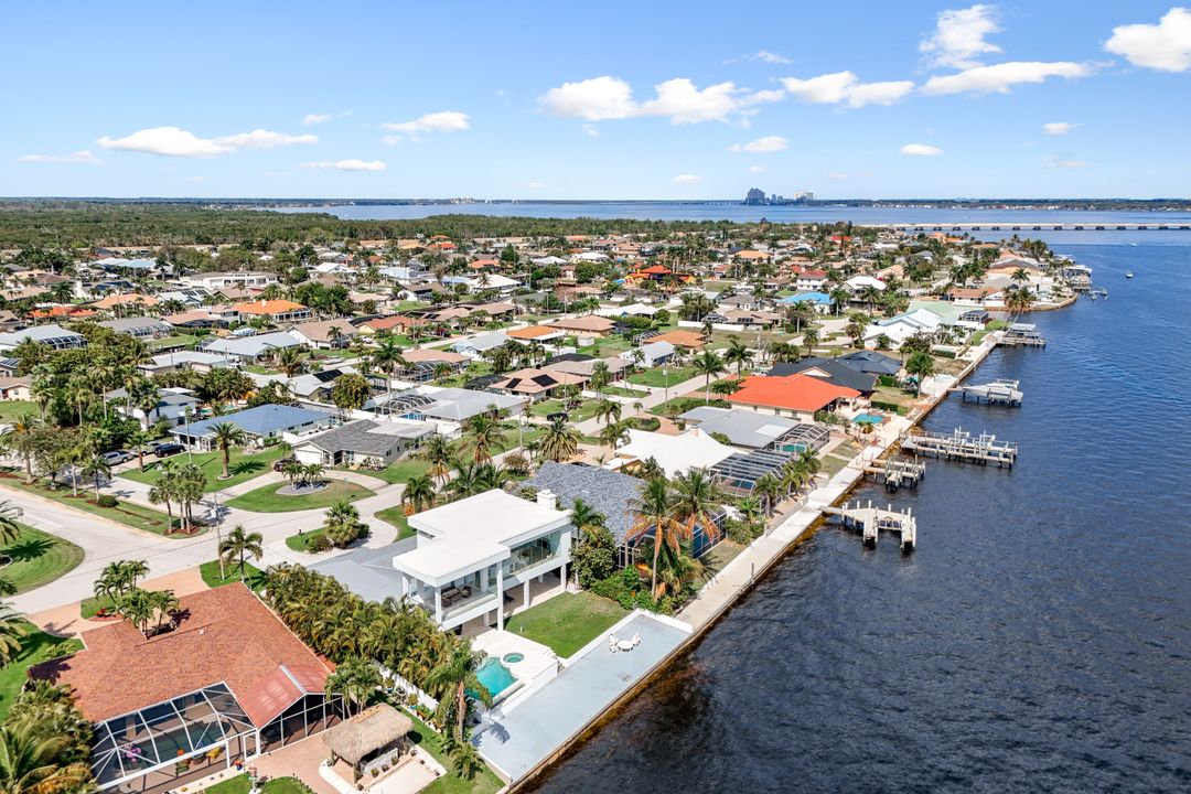 2302 SE 28th St, Cape Coral, FL 33904