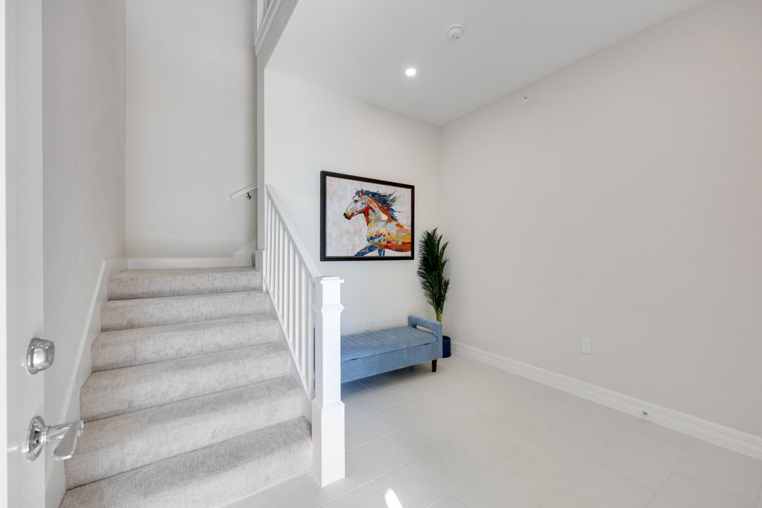 273 Indies Dr E #202, Naples, FL 34114
