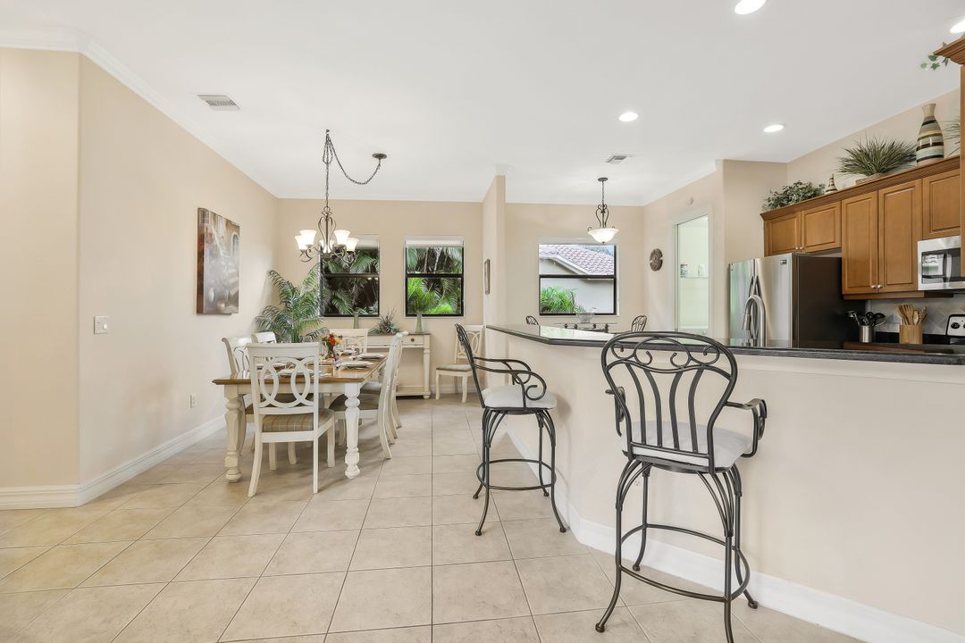 981 Tivoli Ct, Naples, FL 34104