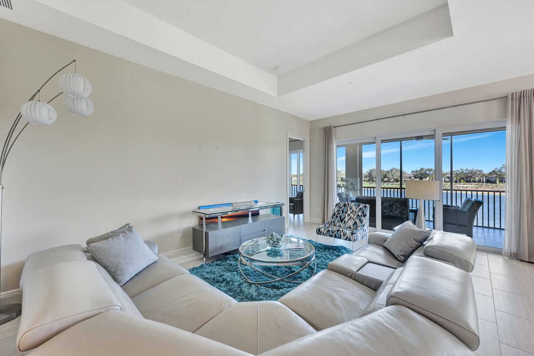 608 El Camino Real #202, Naples, FL 34119