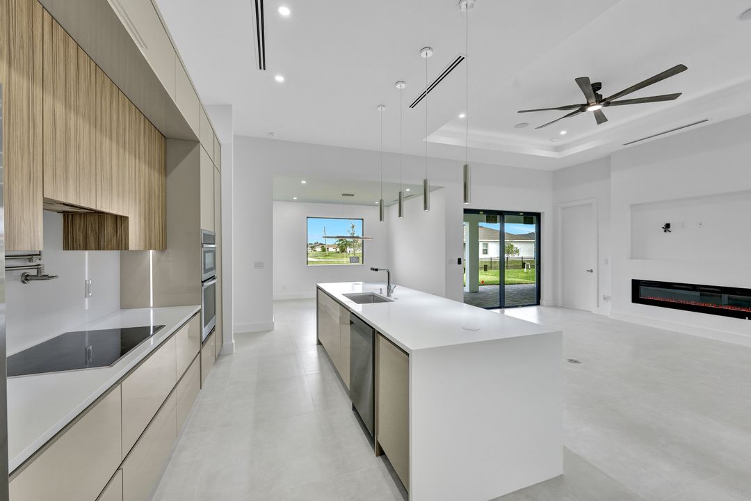 1901 NW 27th St, Cape Coral, FL 33993