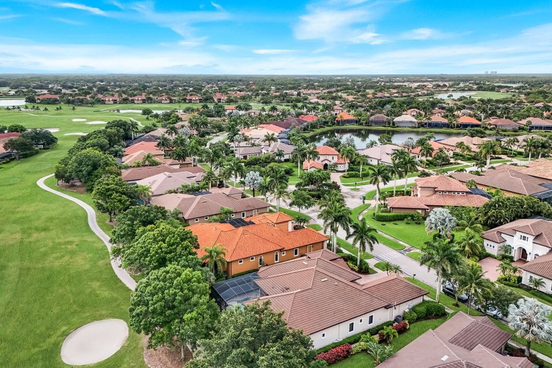 9002 Shenendoah Cir, Naples, FL 34113