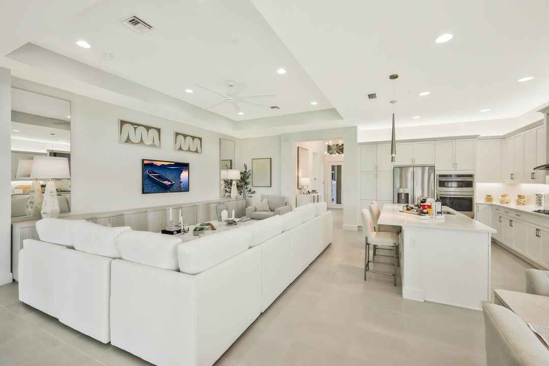 11805 Drake Ln, Naples, FL 34120