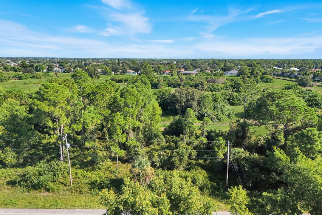 647 Parkdale Blvd, Lehigh Acres, FL 33974
