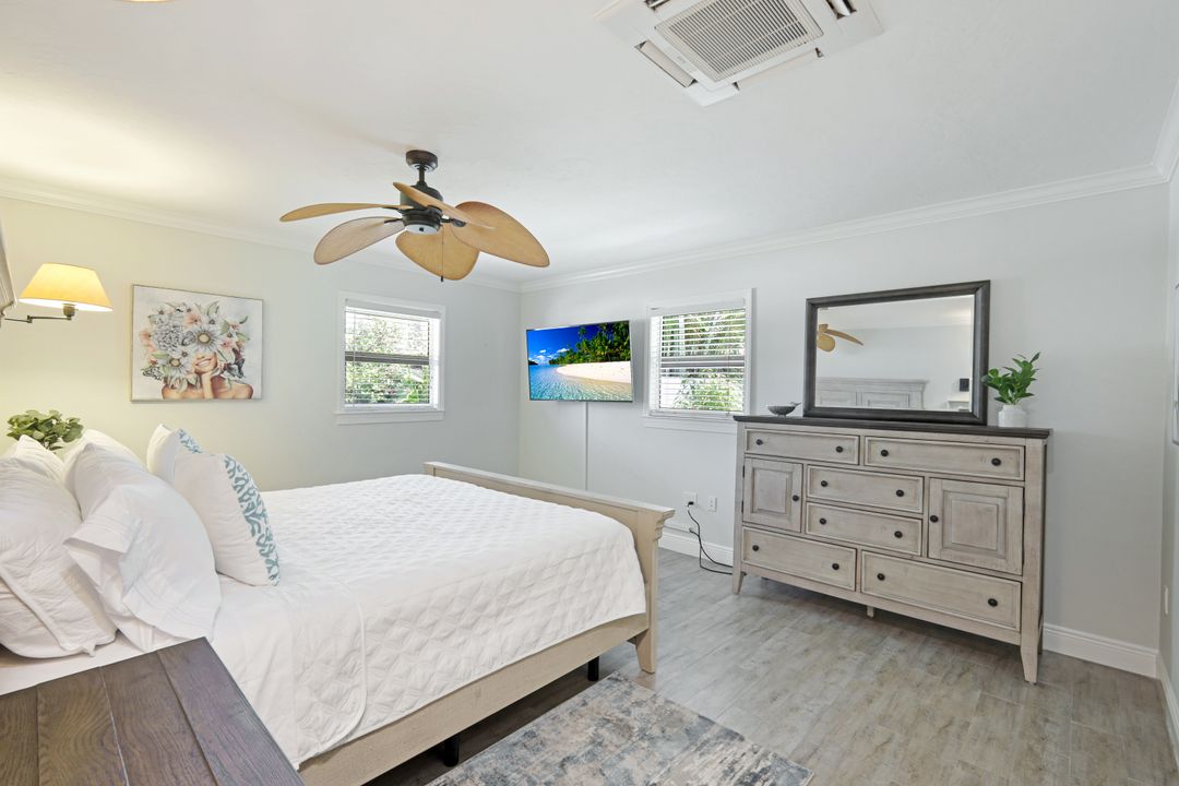 832 97th Ave N, Naples, FL 34108