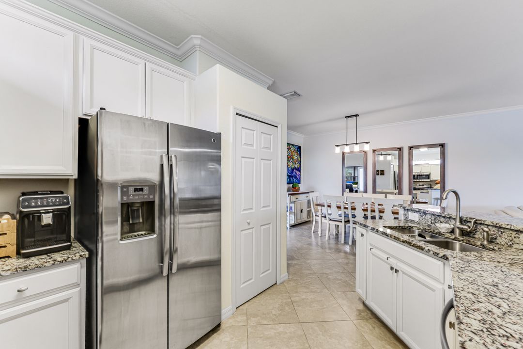 1427 Oceania Dr, Naples, FL 34113