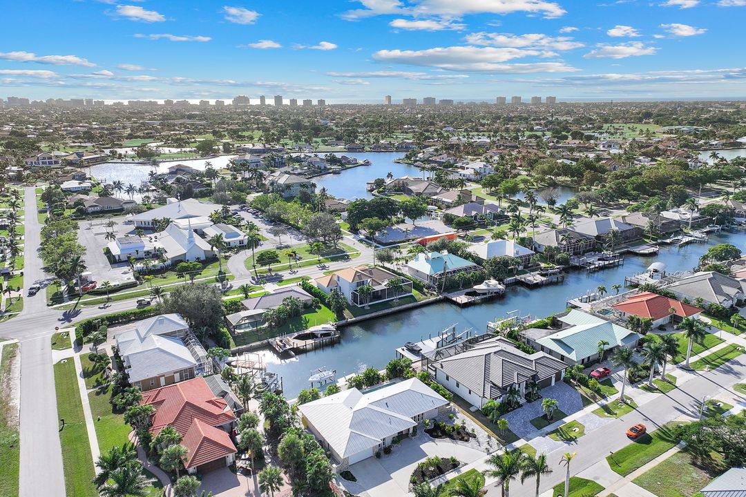 318 Grapewood Ct, Marco Island, FL 34145