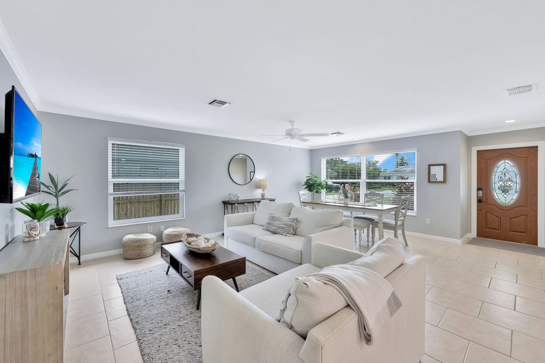 625 95th Ave N, Naples, FL 34108