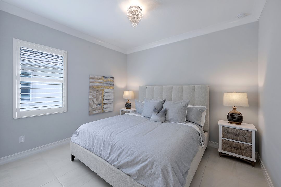 6177 Megans Bay Dr, Naples, FL 34112