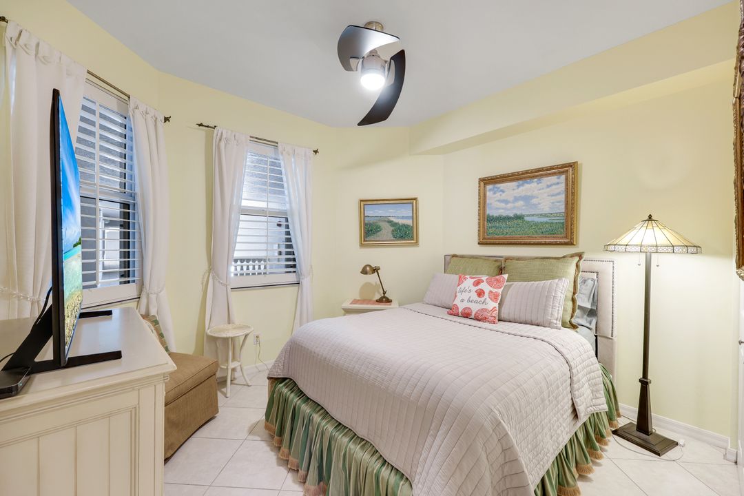 400 Flagship Dr #902, Naples, FL 34108