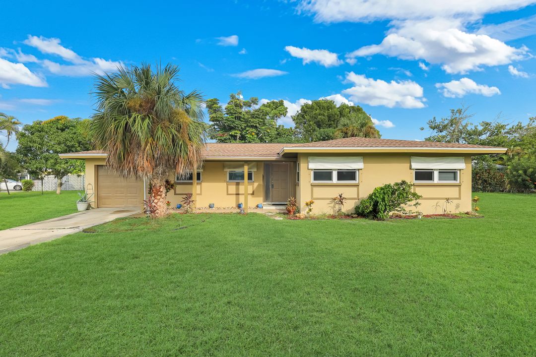 5248 Versaille Ct, Cape Coral, FL 33904