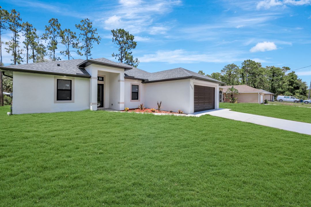 2407 Jetridge St, Alva, FL 33920