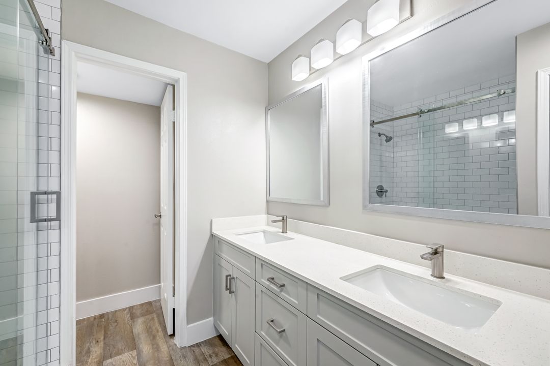 19680 E Country Club Dr, Miami, FL 33180