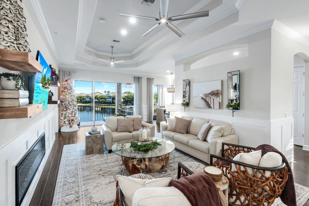 8783 Coastline Ct #202, Naples, FL 34120