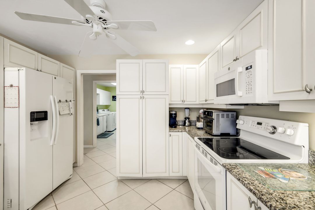 712 Pine Creek Ln, Naples, FL 34108